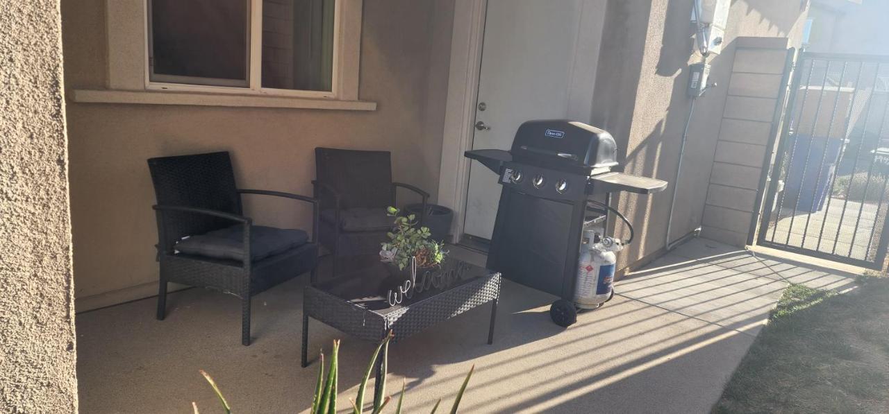 Private Lux Apartment In A New Community 方塔纳 外观 照片